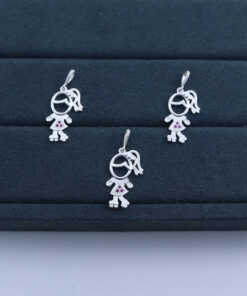 F1-67 PINGENTE MENINA PII065F  1,1g Lote 19