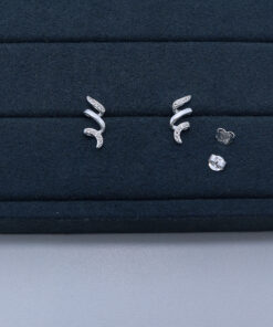 J2-11 BRINCO CRAVEJADO IMPORTADO PESO APROXIMADO 1,6g L18