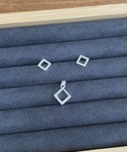 B5-97 Conjunto   Cravejado Importado  1,75g Lote 17