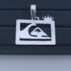 M3-8 Pingente Quiksilver TAM 5,3cm  10,7g   Lote 2