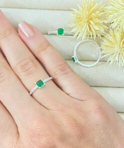 P1-19 Anel QUADRADO VERDE CRAVEJADO ANI1357  0.9g LOTE 19