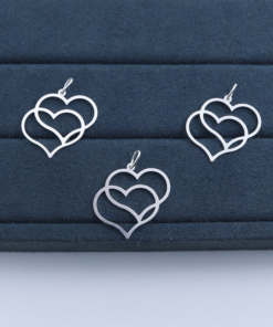 F1-48 PINGENTE DOIS CORAÇÕES ESTAMPARIA 0,8g Lote 19