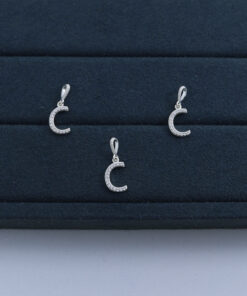 F4-22 Pingente Letra C  0,5g Lote 19