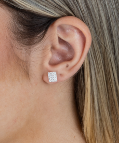 Alternative view of B2-40 CONJUNTO QUADRADO CRAVEJADO IMPORTADO SEM CORRENTE  2,85g Lote 17