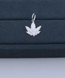 M3-23 Pingente Maconha TAM 2,4cm   1g   Lote 2