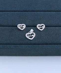 B1-13 Conjunto CORAÇÃO LOVE Cravejado Importado 2,25g Lote 17