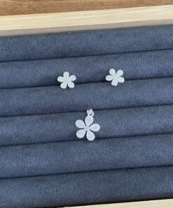 B5-87 Conjunto Flor Cravejado Importado  2,25g Lote 17