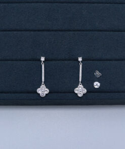 J1-129 BRINCO CRAVEJADO IMPORTADO PESO APROXIMADO 3,1g L18