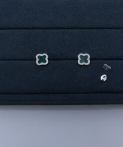 J2-82 Brinco  Van Cleef  Cravejado    
Importado  Peso Aproximado 2,0g Lote 18