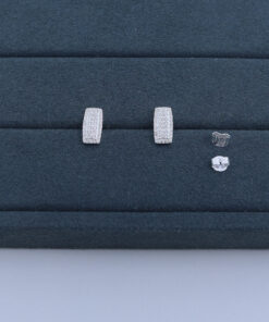 J2-23 BRINCO CRAVEJADO IMPORTADO PESO APROXIMADO 1,6g L18