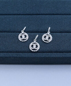 F1-5 PINGENTE CHANEL  0,9g Lote 19