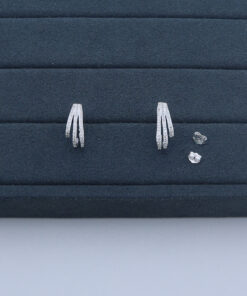 J1-97 BRINCO CRAVEJADO IMPORTADO PESO APROXIMADO 2,2g L18