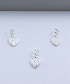 D2-54 BERLOQUE CORAÇÃO COM CRUCIFIXO PESO APROXIMADO 1,6g L20