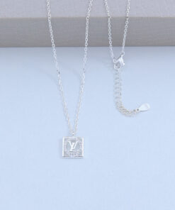 C1-60 COLAR CRAVEJADO IMPORTADO LOUIS VUITTON PEO APROXIMADO 2,7g LOTE 17