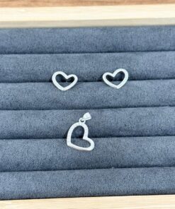 C3-73 Conjunto Coração Vazado Cravejado Importado  2,4g Lote 17