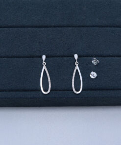 J1-109 BRINCOS CRAVEJADO IMPORTADO PESO APROXIMADO 2,1g L18