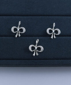 F3-54 Pingente  Laço cravejado  0.9g Lote 19