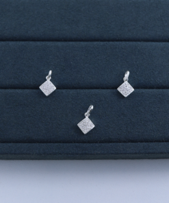 F2-17 PINGENTE QUADRADO CRAVEJADO  0.6g Lote 19