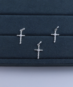 F1-27 Pingente Cruz cravejado 0,4G Lote 19