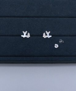 J1-117 BRINCO CRAVEJADO IMPORTADO PESO APROXIMADO 1,3g L18