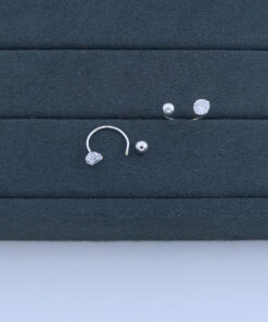 J2-12 BRINCO CRAVEJADO IMPORTADO TARRAXA ESFERA PESO APROXIMADO 1,4g L17