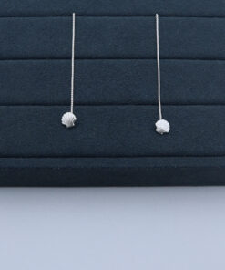 K1-83 Brinco PESO APROXIMADO  1,1g L18