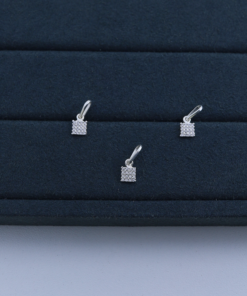 F1-31 PINGENTE CRAVEJADO QUADRADO 0,3g Lote 19