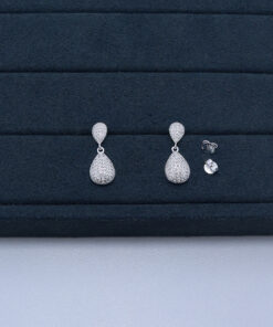 J1-128 BRINCO CRAVEJADO IMPORTADO PESO APROXIMADO 3,7g L18