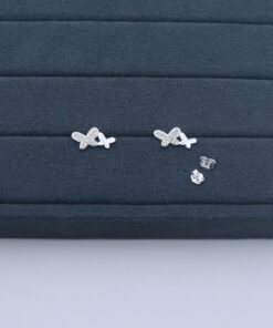 K3-80  Brinco Importado Peso Aproximado 2,1g Lote 18