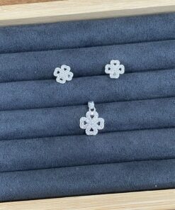 B6-29  Conjunto Trevo Cravejado Importado  2,7g Lote 17