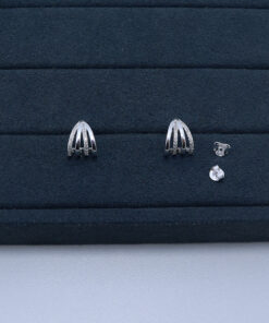 J1-136 BRINCO CRAVEJADO IMPORTADO  PESO APROXIMADO 2,7g L18