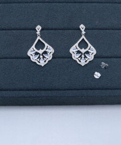 J1-138 BRINCO CRAVEJADO IMPORTADO PESO APROXIMADO 6,8g L18