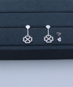 K2-85 Brinco Cravejado Importado Peso Aproximado 2,1g Lote 18