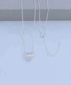 C1-50 COLAR CRAVEJADO CORAÇÃO IMPORTADO Peso Aproximado 3,2g Lote 17