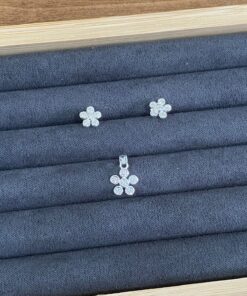 B5-91 Conjunto Flor Cravejado Importado  2,3g Lote 17