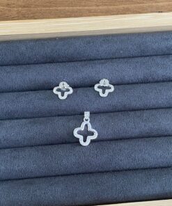 B5-99 Conjunto Trevo Cravejado Importado  2,3g Lote 17